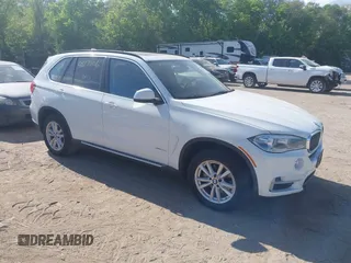 2015 BMW X5 xDrive35i z VIN 5UXKR0C54F0K57868, wystawiony jako IAAI lot #42271106 z przebiegiem 114 747 mil mil oraz . Historia ofert i sprzedaży dostępna na DreamBid. Obrazek 1.