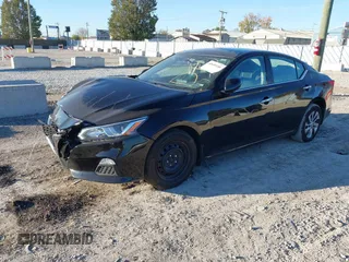 2019 Nissan Altima 2.5 S with VIN 1N4BL4BW5KC144319, listed as a IAAI auction lot 40689180 with 84,199 mi miles. Bid and sale history available at carsss.com. Image 18.