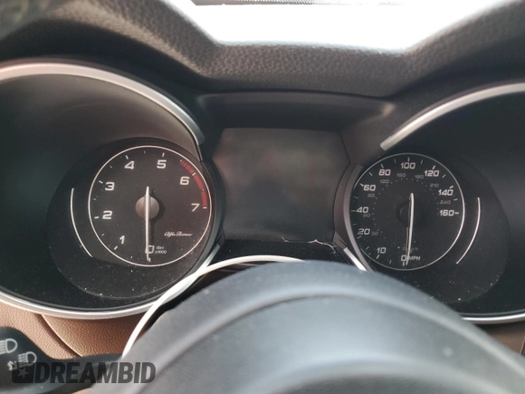 2019 Alfa Romeo Stelvio z VIN ZASPAKAN8K7C49262, wystawiony jako Copart lot #54317625 z przebiegiem Nie podano mil oraz Nie do naprawy • Non repairable. Historia ofert i sprzedaży dostępna na DreamBid. Obrazek 9.