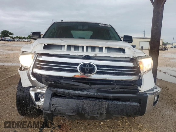 2017 Toyota Tundra SR5 z VIN 5TFEW5F15HX224577, wystawiony jako Copart lot #55704725 z przebiegiem 86 979 mil mil oraz Szkoda całkowita • Salvage title. Historia ofert i sprzedaży dostępna na DreamBid. Obrazek 5.