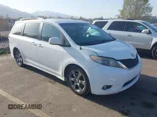 2012 Toyota Sienna SE with VIN 5TDXK3DC1CS221798, listed as a IAAI auction lot 41989210 with 198,962 mi miles. Bid and sale history available at carsss.com. Image 1.