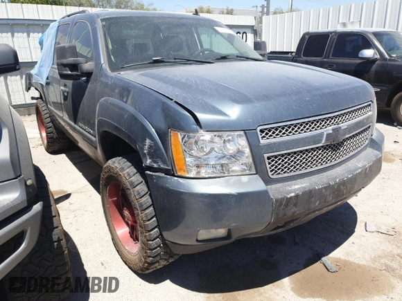 2008 Chevrolet Suburban LTZ with VIN 3GNFK163X8G193980, listed as a Copart auction lot 55521505 with 173,181 mi miles and Salvage title. Bid and sale history available at DreamBid. Image 4.