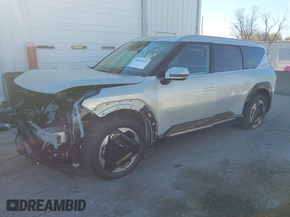 2024 Kia EV9 Land z VIN KNDADFS52R6025531, wystawiony jako IAAI lot #40831011 z przebiegiem Nie podano mil oraz . Historia ofert i sprzedaży dostępna na DreamBid. Obrazek 18.