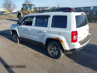 2014 Jeep Patriot Sport with VIN 1C4NJRBB2ED772022, listed as a IAAI auction lot 41749664 with 161,876 mi miles. Bid and sale history available at carsss.com. Image 3.