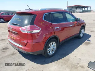 2015 Nissan Rogue SV z VIN 5N1AT2MV6FC764970, wystawiony jako IAAI lot #42093076 z przebiegiem 110 811 mil mil oraz . Historia ofert i sprzedaży dostępna na DreamBid. Obrazek 4.