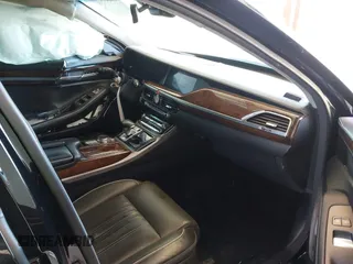 2017 Genesis G90 3.3T Premium with VIN KMHG34JA7HU033033, listed as a IAAI auction lot 41457798 with 68,327 mi miles. Bid and sale history available at carsss.com. Image 5.