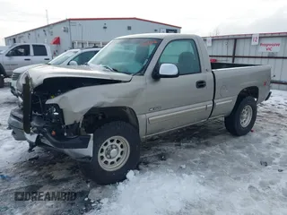 2000 Chevrolet Silverado 1500 with VIN 1GCEK14T1YZ362274, listed as a IAAI auction lot 41636856 with 136,879 mi miles. Bid and sale history available at carsss.com. Image 2.