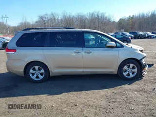 2011 Toyota Sienna LE AAS with VIN 5TDKK3DC0BS168052, listed as a IAAI auction lot 41688494 with 49,095 mi miles. Bid and sale history available at carsss.com. Image 13.