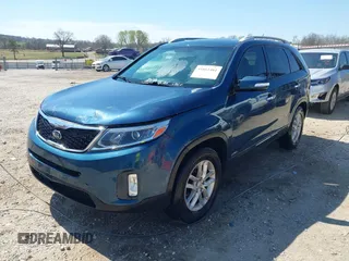 2015 Kia Sorento LX with VIN 5XYKTCA65FG611522, listed as a IAAI auction lot 41861461 with 200,615 mi miles. Bid and sale history available at carsss.com. Image 2.