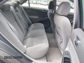 2005 Toyota Camry LE z VIN 4T1BE30K25U605811, wystawiony jako IAAI lot #42309112 z przebiegiem 153 914 mil mil oraz . Historia ofert i sprzedaży dostępna na DreamBid. Obrazek 8.
