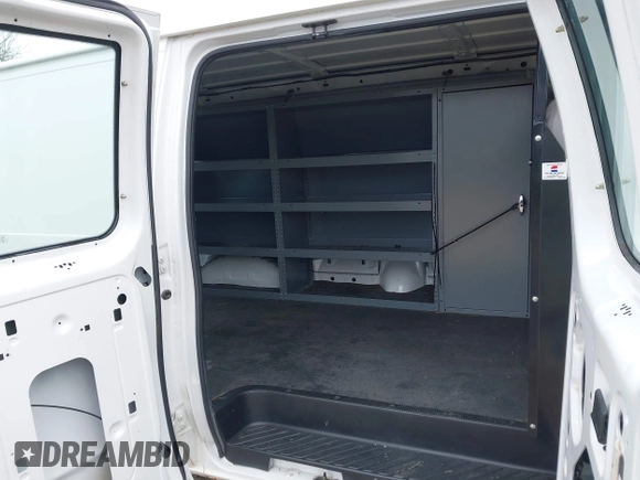 2000 Ford Econoline Cargo with VIN 1FTRE14W2YHB25933, listed as a IAAI auction lot 41912248 with 57,561 mi miles. Bid and sale history available at carsss.com. Image 8.