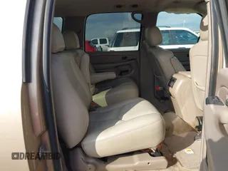 2005 GMC Yukon XL SLT with VIN 1GKEC16Z55J212696, listed as a IAAI auction lot 41503016 with 267,101 mi miles. Bid and sale history available at carsss.com. Image 8.