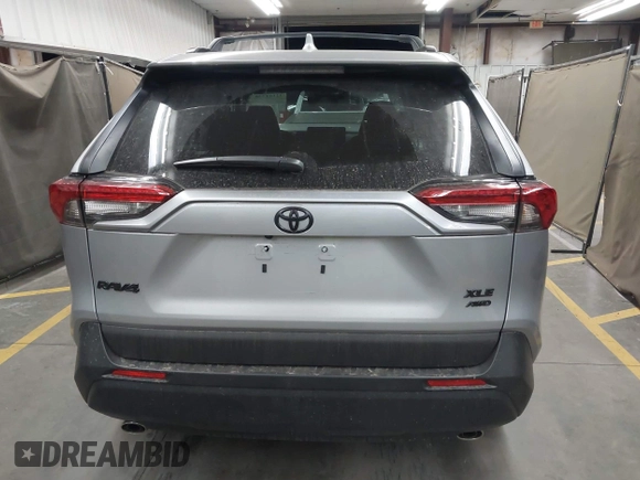 2025 Toyota RAV4 XLE Premium z VIN 2T3A1RFV9SW522259, wystawiony jako IAAI lot #42101238 z przebiegiem 1 479 mil mil oraz . Historia ofert i sprzedaży dostępna na DreamBid. Obrazek 16.