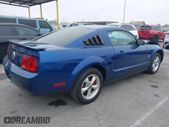2007 Ford Mustang Deluxe with VIN 1ZVHT80N275215068, listed as a IAAI auction lot 41866367 with 174,791 mi miles. Bid and sale history available at carsss.com. Image 4.