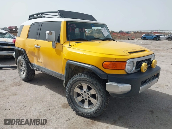 2007 Toyota FJ Cruiser with VIN JTEBU11F670079735, listed as a IAAI auction lot 41722033 with 171,088 mi miles. Bid and sale history available at carsss.com. Image 1.