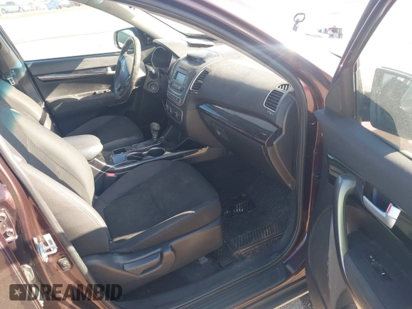 2015 Kia Sorento LX with VIN 5XYKTDA76FG602908, listed as a IAAI auction lot 41501885 with 181,047 mi miles. Bid and sale history available at carsss.com. Image 5.