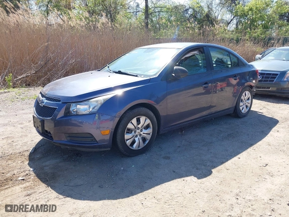 2013 Chevrolet Cruze LS with VIN 1G1PA5SH1D7314922, listed as a IAAI auction lot 42038088 with 121,811 mi miles. Bid and sale history available at carsss.com. Image 2.