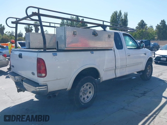 1998 Ford F-250 z VIN 1FTPX28LXWKA99251, wystawiony jako IAAI lot #42351591 z przebiegiem 288 994 mil mil oraz . Historia ofert i sprzedaży dostępna na DreamBid. Obrazek 4.