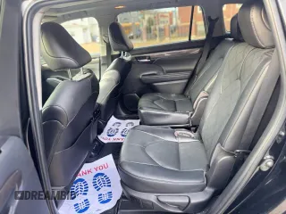 2022 Toyota Highlander Platinum z VIN 5TDFZRBH0NS226809, wystawiony jako Copart lot #51350925 z przebiegiem 25 146 mil mil oraz Czysty tytuł • Clean title. Historia ofert i sprzedaży dostępna na DreamBid. Obrazek 6.
