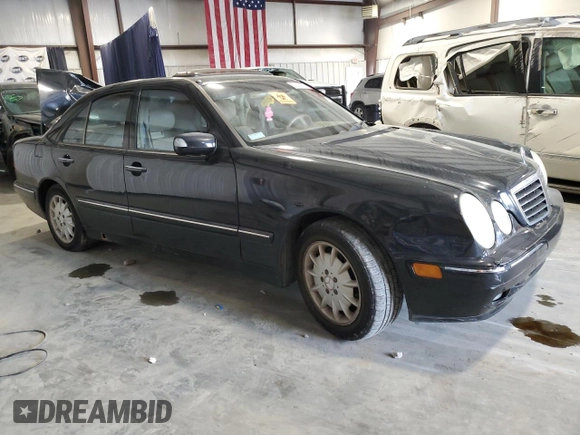 2001 Mercedes-Benz E 320 z VIN WDBJF65J91B339674, wystawiony jako Copart lot #50374725 z przebiegiem 205 940 mil mil oraz Szkoda całkowita • Salvage title. Historia ofert i sprzedaży dostępna na DreamBid. Obrazek 4.