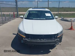 2016 Volkswagen Passat SE z VIN 1VWBS7A3XGC064217, wystawiony jako IAAI lot #41864169 z przebiegiem 136 053 mil mil oraz . Historia ofert i sprzedaży dostępna na DreamBid. Obrazek 13.
