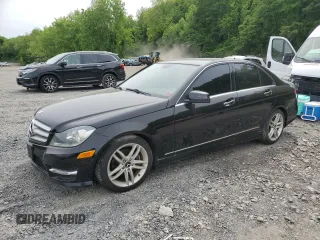 2012 Mercedes-Benz C 300 Sport z VIN WDDGF8BB2CR211054, wystawiony jako Copart lot #58264875 z przebiegiem 131 478 mil mil oraz Czysty tytuł • Clean title. Historia ofert i sprzedaży dostępna na DreamBid. Obrazek 1.