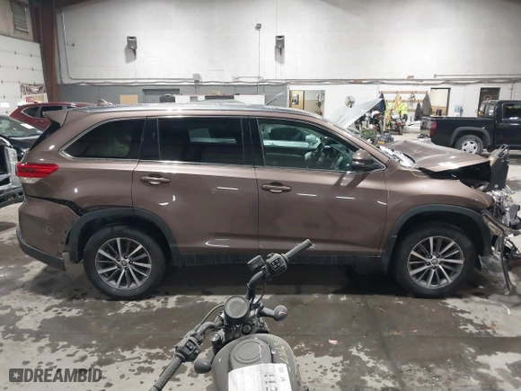 2019 Toyota Highlander SE with VIN 5TDJZRFH5KS973127, listed as a IAAI auction lot 41566877 with 63,557 mi miles. Bid and sale history available at carsss.com. Image 13.