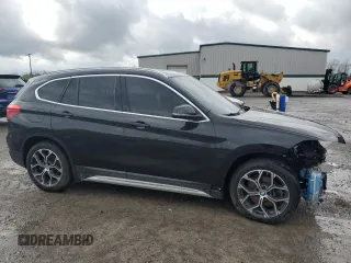 2020 BMW X1 xDrive28i z VIN WBXJG9C00L5R78587, wystawiony jako Copart lot #55016805 z przebiegiem 53 275 mil mil oraz Szkoda całkowita • Salvage title. Historia ofert i sprzedaży dostępna na DreamBid. Obrazek 4.