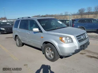 2008 Honda Pilot SE with VIN 5FNYF28398B002015, listed as a IAAI auction lot 41808545 with 286,622 mi miles. Bid and sale history available at carsss.com. Image 1.