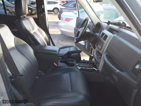 2009 Jeep Liberty Limited with VIN 1J8GN58K89W550147, listed as a IAAI auction lot 41209545 with 185,677 mi miles. Bid and sale history available at carsss.com. Image 5.