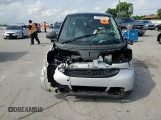 2015 Smart fortwo Passion z VIN WMEEJ3BA8FK811537, wystawiony jako Copart lot #57823255 z przebiegiem Nie podano mil oraz Szkoda całkowita • Salvage title. Historia ofert i sprzedaży dostępna na DreamBid. Obrazek 13.