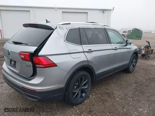 2024 Volkswagen Tiguan SE with VIN 3VVMB7AX5RM185299, listed as a IAAI auction lot 41488231 with 1,661 mi miles. Bid and sale history available at carsss.com. Image 4.