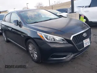 2017 Hyundai Sonata Hybrid SE with VIN KMHE24L13HA055104, listed as a IAAI auction lot 41901568 with 100,456 mi miles. Bid and sale history available at carsss.com. Image 1.