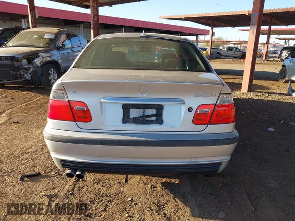 2005 BMW 3 Series 330i with VIN WBAEV53475KM43130, listed as a IAAI auction lot 41361364 with 152,382 mi miles. Bid and sale history available at carsss.com. Image 16.