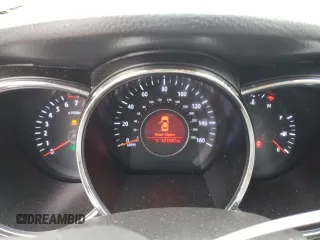 2013 Kia Optima LX z VIN 5XXGM4A7XDG129700, wystawiony jako Copart lot #47581035 z przebiegiem 121 247 mil mil oraz Szkody całkowita. Historia ofert i sprzedaży dostępna na DreamBid. Obrazek 9.