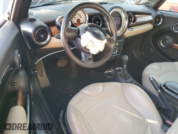 2012 MINI Convertible z VIN WMWZN3C59CT135351, wystawiony jako Copart lot #86711044 z przebiegiem 93 515 mil mil oraz Nie do naprawy • Non repairable. Historia ofert i sprzedaży dostępna na DreamBid. Obrazek 8.