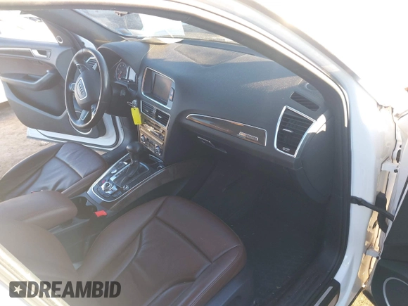 2014 Audi Q5 Premium Plus with VIN WA1LFAFP7EA106060, listed as a IAAI auction lot 41444016 with 106,183 mi miles. Bid and sale history available at carsss.com. Image 5.