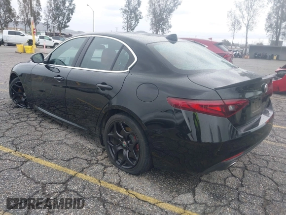 2019 Alfa Romeo Giulia z VIN ZARFAMAN5K7621548, wystawiony jako IAAI lot #41744662 z przebiegiem 63 759 mil mil oraz . Historia ofert i sprzedaży dostępna na DreamBid. Obrazek 3.
