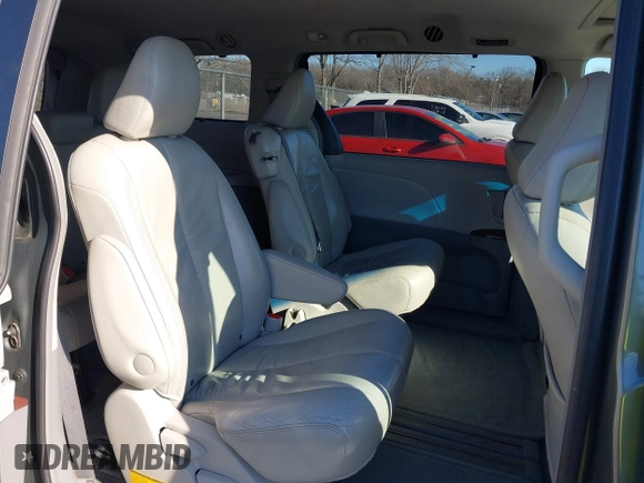 2011 Toyota Sienna XLE AAS with VIN 5TDYK3DC4BS072693, listed as a IAAI auction lot 41579262 with 146,201 mi miles. Bid and sale history available at carsss.com. Image 8.