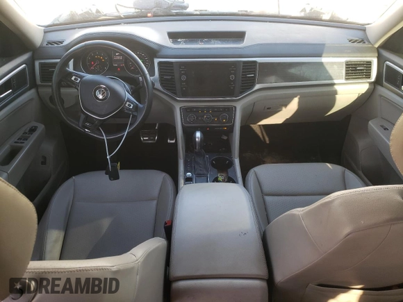 2018 Volkswagen Atlas SE with VIN 1V2FR2CA6JC584015, listed as a Copart auction lot 42130835 with 130,598 mi miles and Salvage title. Bid and sale history available at DreamBid. Image 8.