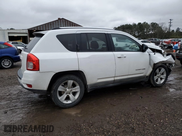 2011 Jeep Compass Latitude with VIN 1J4NT1FB7BD137695, listed as a Copart auction lot 88234495 with 187,059 mi miles and Salvage Title. Bid and sale history available at carsss.com. Image 3.