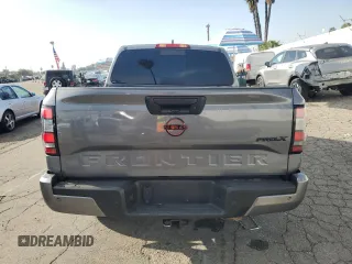 2024 Nissan Frontier Pro-X z VIN 1N6ED1EJ9RN606105, wystawiony jako Copart lot #83247314 z przebiegiem 4 296 mil mil oraz Szkoda całkowita • Salvage title. Historia ofert i sprzedaży dostępna na DreamBid. Obrazek 6.