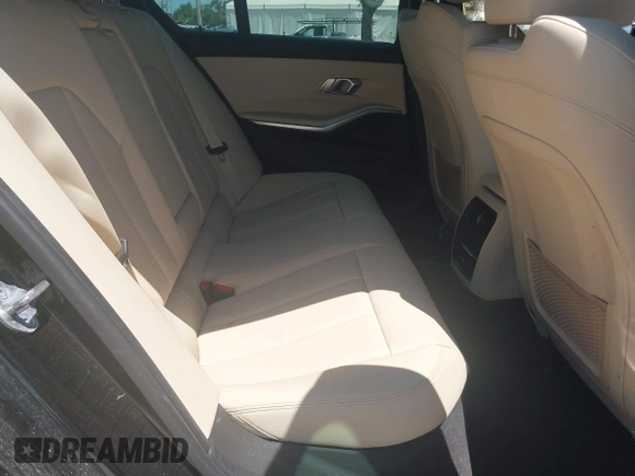 2019 BMW 3 Series 330i z VIN WBA5R1C5XKAK12214, wystawiony jako IAAI lot #42600090 z przebiegiem Nie podano mil oraz . Historia ofert i sprzedaży dostępna na DreamBid. Obrazek 8.
