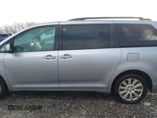 2017 Toyota Sienna LE with VIN 5TDJZ3DC6HS184126, listed as a IAAI auction lot 41166135 with 101,305 mi miles. Bid and sale history available at carsss.com. Image 14.