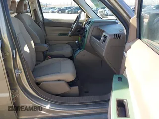 2008 Jeep Patriot Sport with VIN 1J8FF28W68D597262, listed as a IAAI auction lot 41835386 with 120,266 mi miles. Bid and sale history available at carsss.com. Image 5.