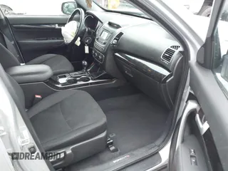2015 Kia Sorento LX with VIN 5XYKTCA63FG610482, listed as a IAAI auction lot 41846658 with 120,529 mi miles. Bid and sale history available at carsss.com. Image 5.