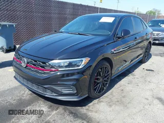 2019 Volkswagen Jetta GLI S z VIN 3VW6T7BU4KM255418, wystawiony jako IAAI lot #42141020 z przebiegiem 74 066 mil mil oraz . Historia ofert i sprzedaży dostępna na DreamBid. Obrazek 2.