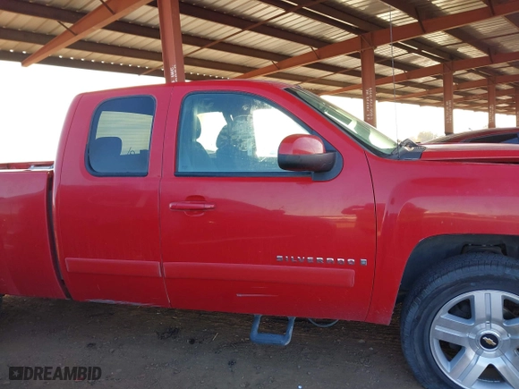 2008 Chevrolet Silverado 1500 LT w/1LT with VIN 1GCEC19018Z241255, listed as a IAAI auction lot 41473656 with 70,034 mi miles. Bid and sale history available at carsss.com. Image 13.