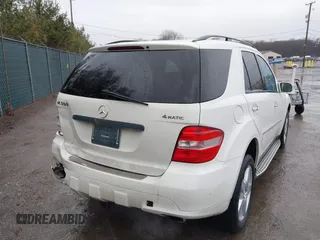 2008 Mercedes-Benz M 550 with VIN 4JGBB72E28A321236, listed as a IAAI auction lot 41720074 with 193,503 mi miles and . Bid and sale history available at carsss.com. Image 4.
