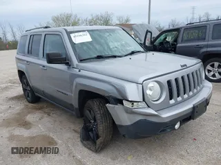 2015 Jeep Patriot Sport z VIN 1C4NJPBA1FD341748, wystawiony jako IAAI lot #42166362 z przebiegiem 112 763 mil mil oraz . Historia ofert i sprzedaży dostępna na DreamBid. Obrazek 1.